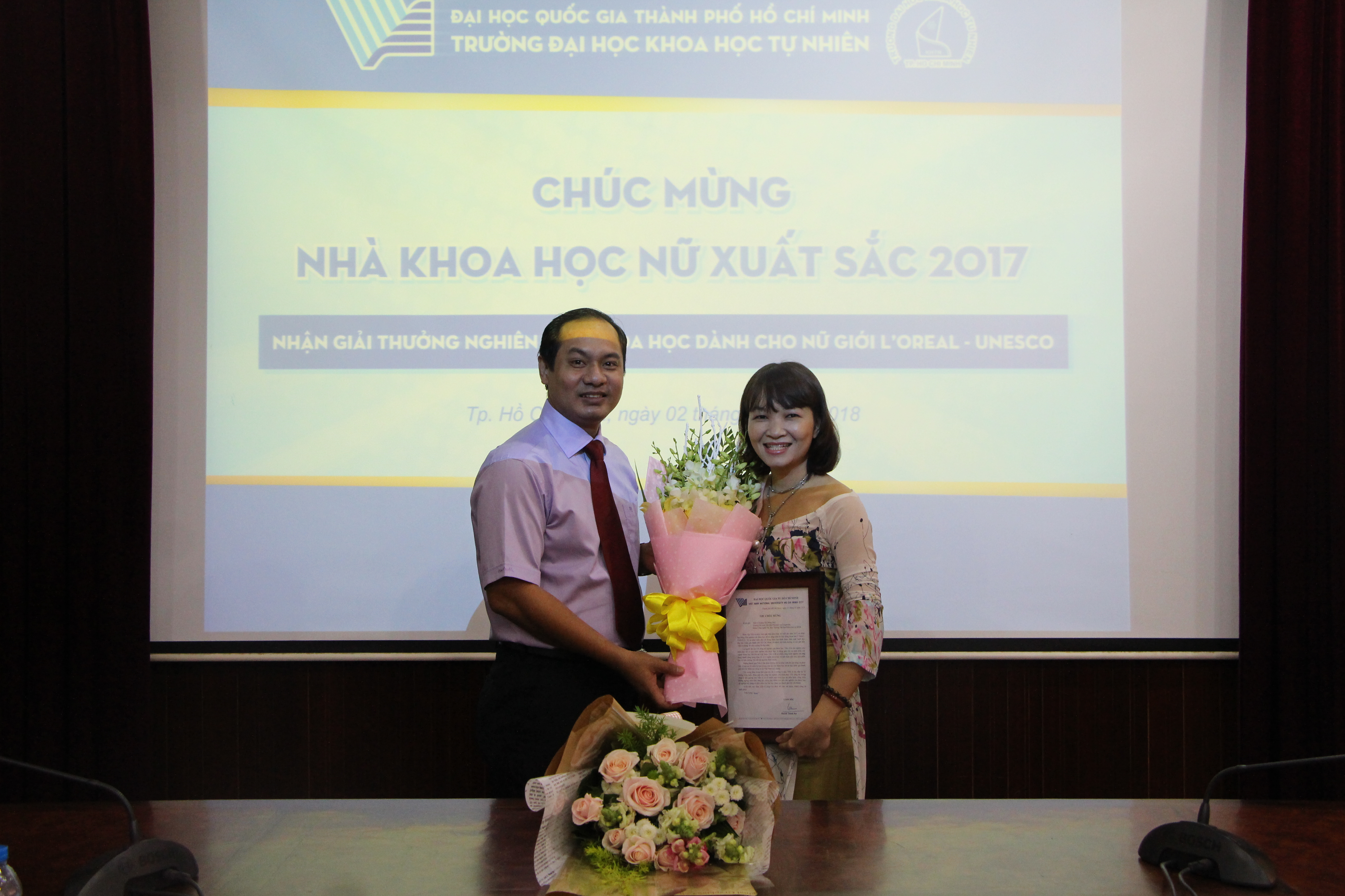 ĐHQG-HCM chúc mừng Nhà khoa học nữ xuất sắc năm 2017 của Trường ĐH KHTN