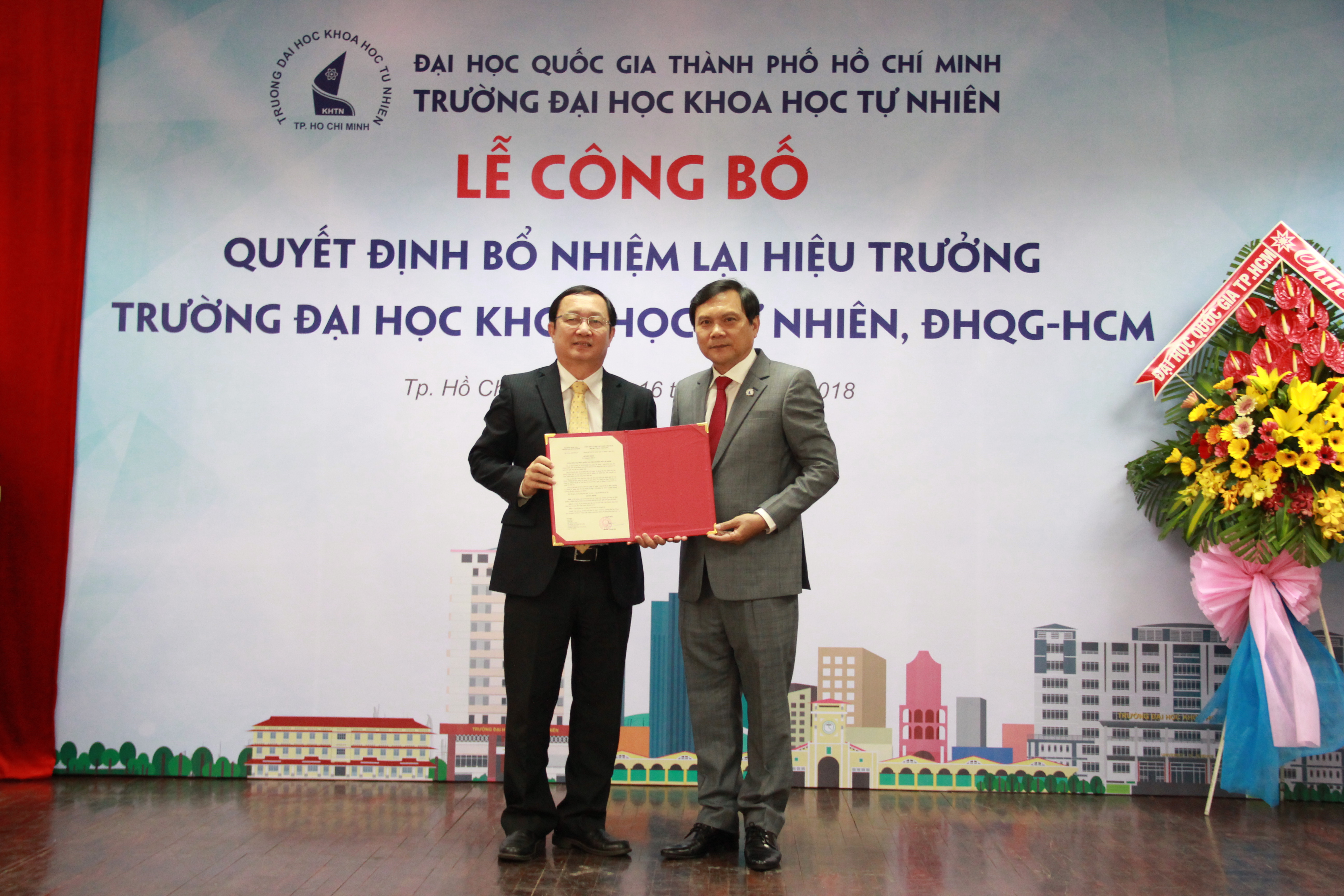 Trường ĐH KHTN, ĐHQG-HCM công bố Quyết định bổ nhiệm lại Hiệu trưởng Nhà trường