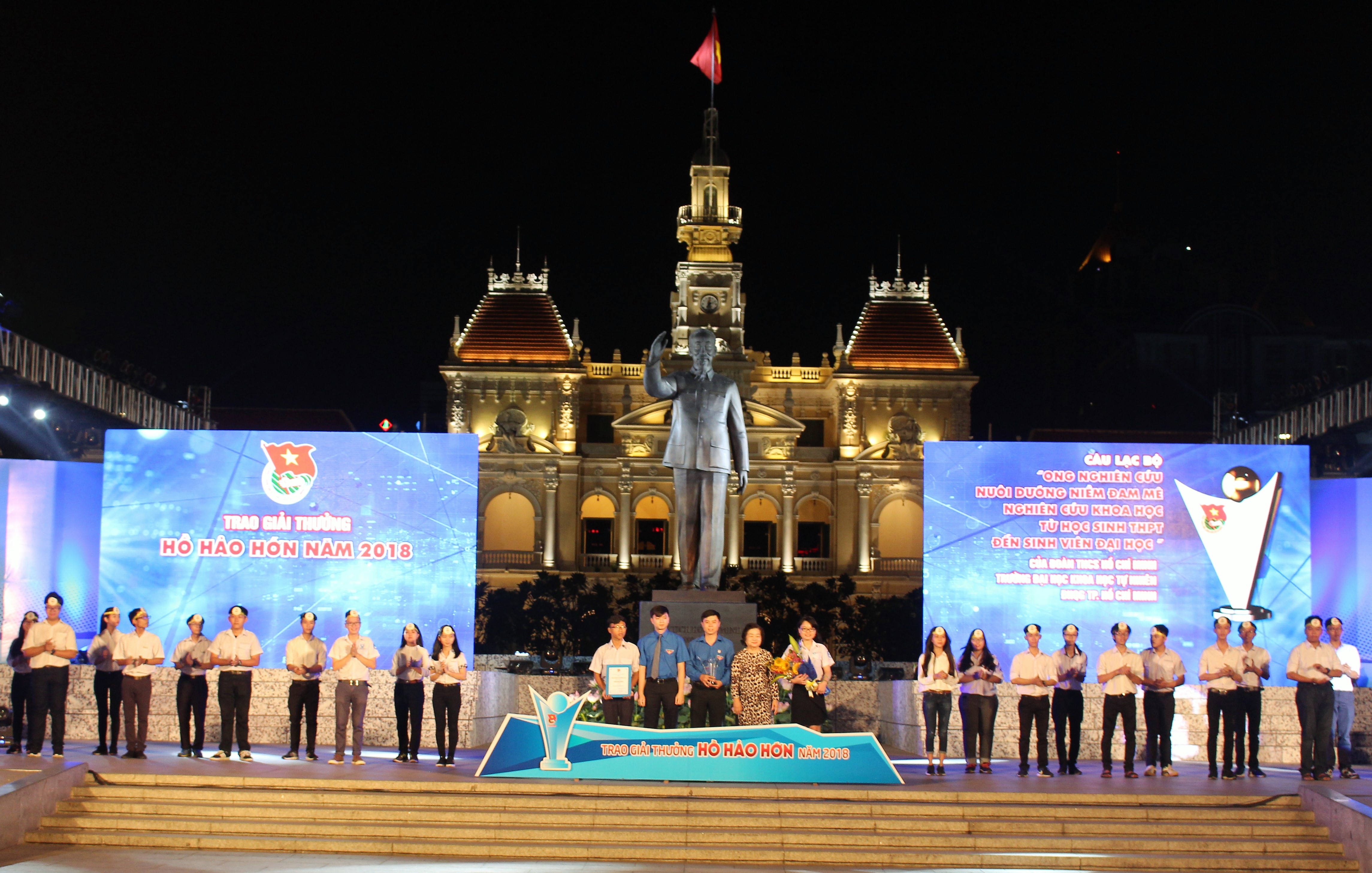 Đoàn trường ĐH Khoa học Tự nhiên, ĐHQG-HCM vinh dự đón nhận giải thưởng Hồ Hảo Hớn năm 2018