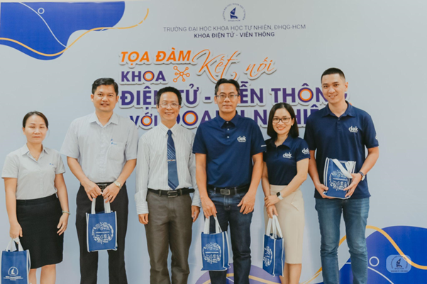 TỌA ĐÀM “KẾT NỐI KHOA ĐIỆN TỬ – VIỄN THÔNG VỚI DOANH NGHIỆP”