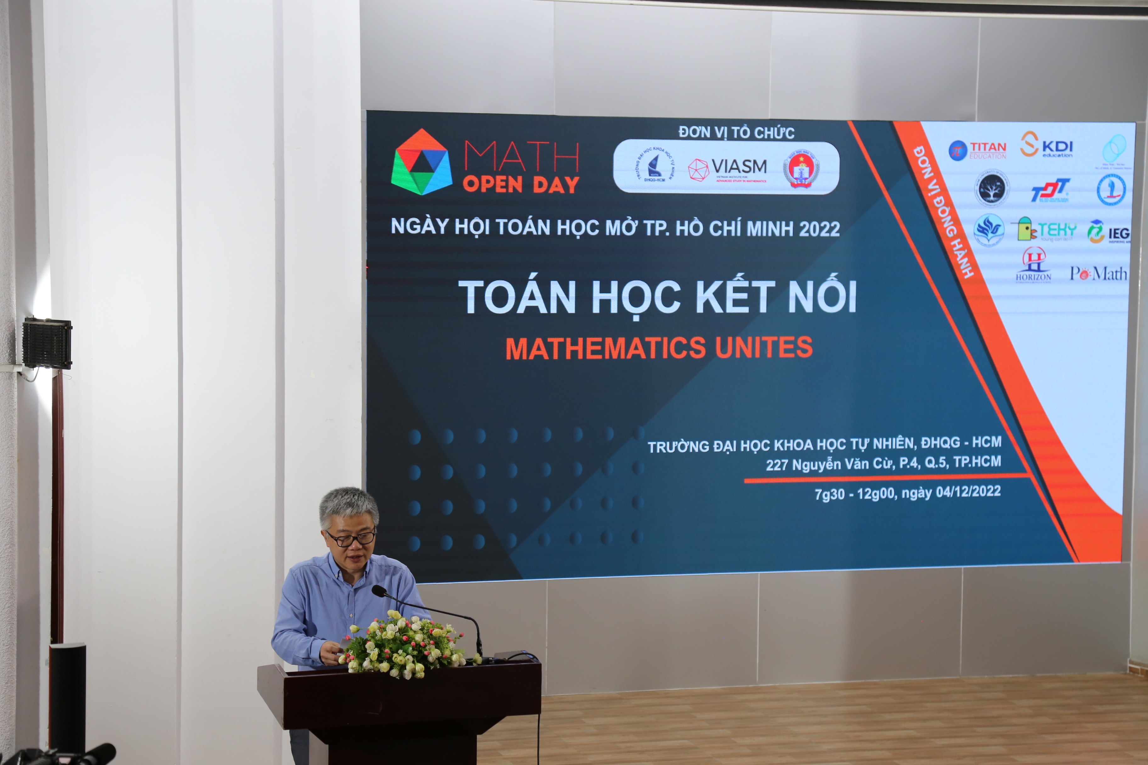 TOÁN HỌC KẾT NỐI TẠI TRƯỜNG ĐẠI HỌC KHOA HỌC TỰ NHIÊN, ĐHQG-HCM