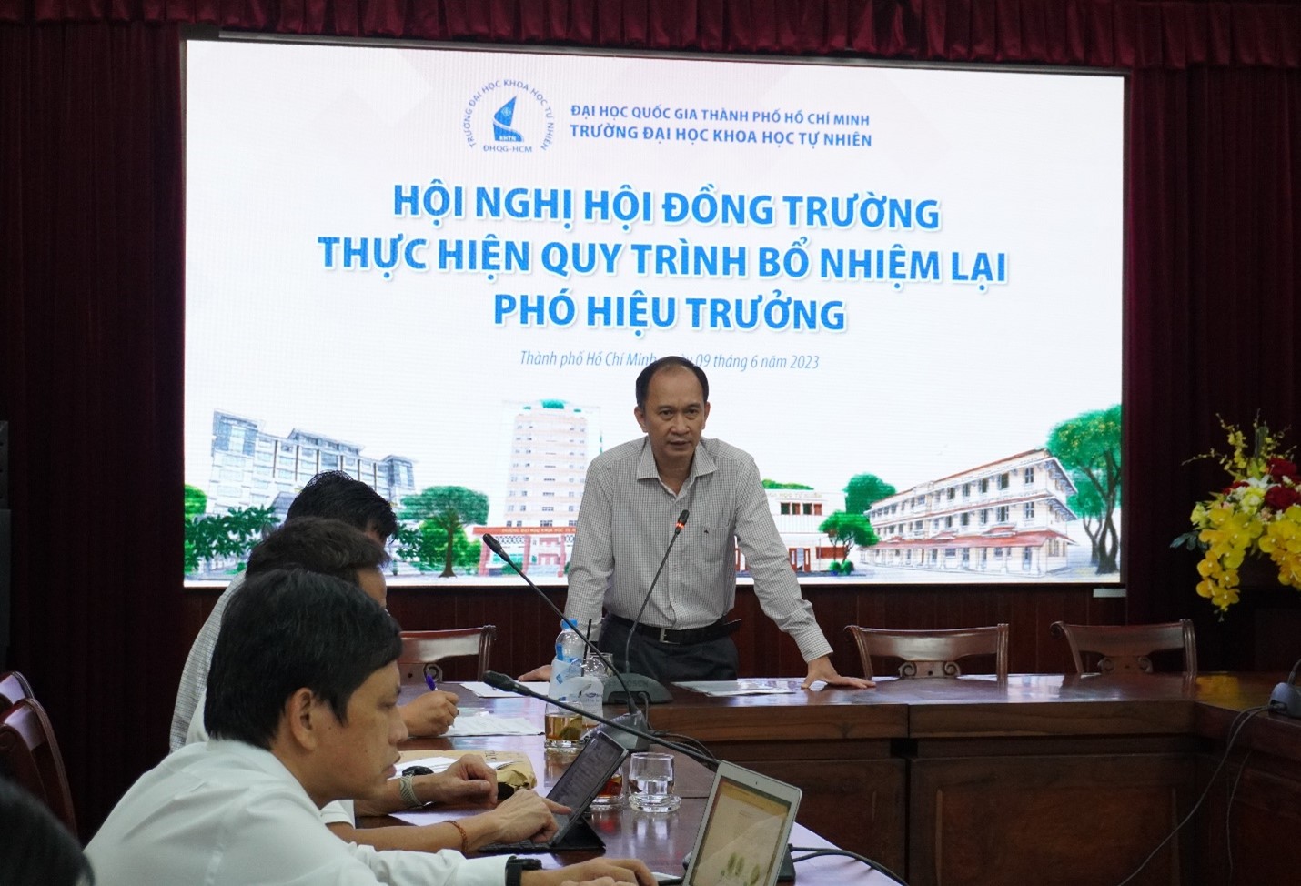 HỘI NGHỊ HỘI ĐỒNG TRƯỜNG THỰC HIỆN QUY TRÌNH BỔ NHIỆM LẠI PHÓ HIỆU TRƯỞNG